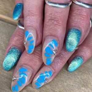 Blauwe nagels met glitters