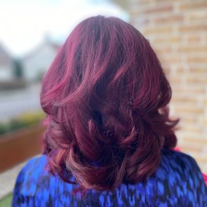 Een kapsel met rood haar